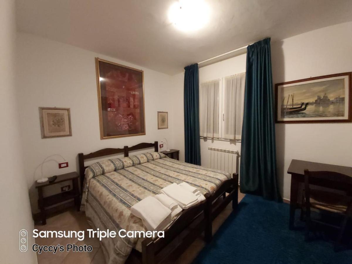 Bed & Breakfast 4U Parcheggio Interno เคียวารี ภายนอก รูปภาพ
