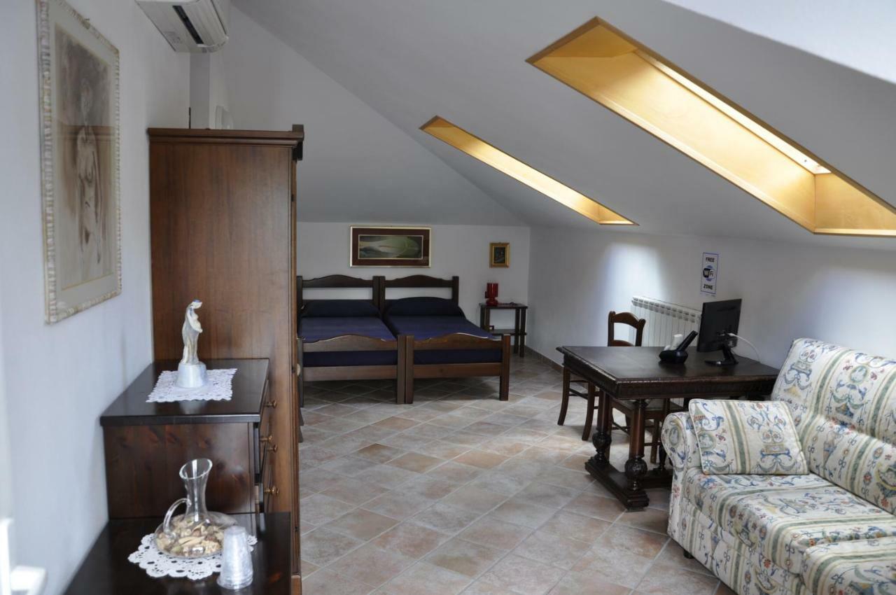 Bed & Breakfast 4U Parcheggio Interno เคียวารี ภายนอก รูปภาพ